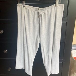 Three Dot capri length sweat pants. Extra large.
